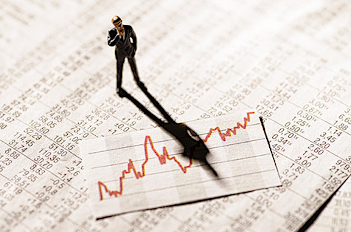 investor on stock market rally chart
